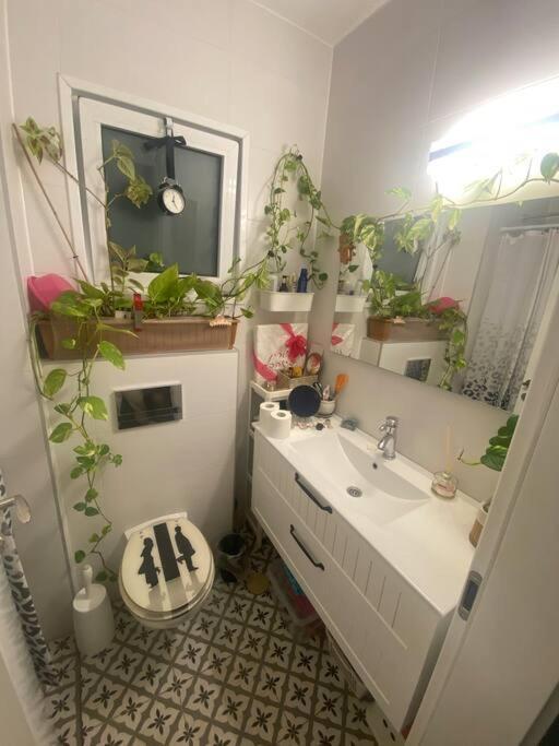 Sarin Room Yehud-Monosson Exterior foto